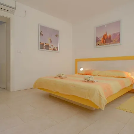 Karmen Apartment