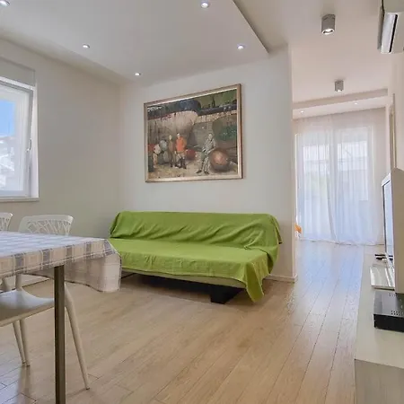Karmen Apartment