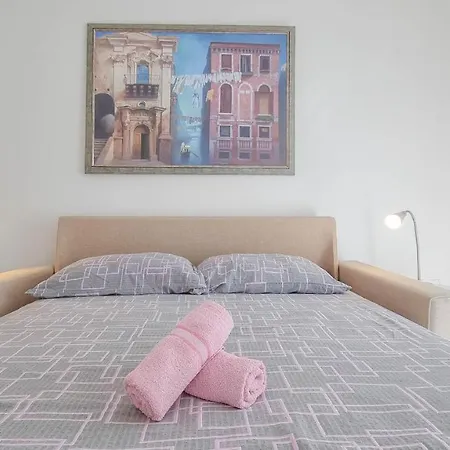 Karmen Apartment